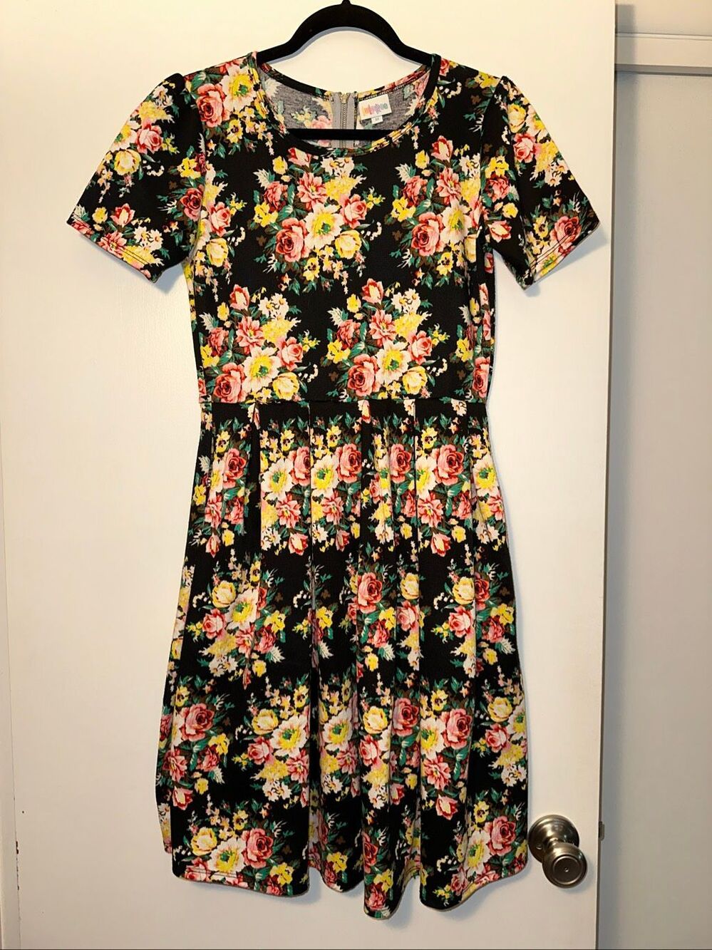 Lularoe Women’s Medium Amelia Dress Black Pink Yellow Floral Gently Worn